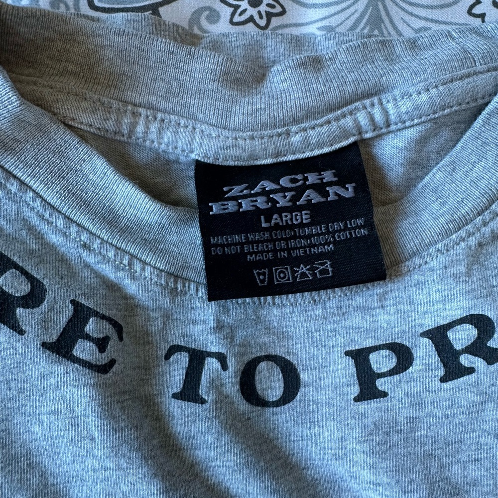 Zach Bryan Tour T-shirt - Picture 3 of 3